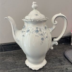 Johann Haviland blue garland tea pot